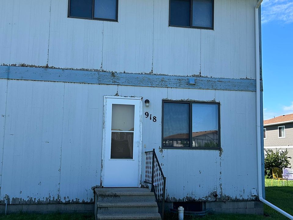 1st image of 918 W 14th St