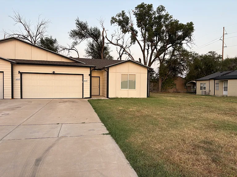 210 N Hoover St #210 — Photo 1