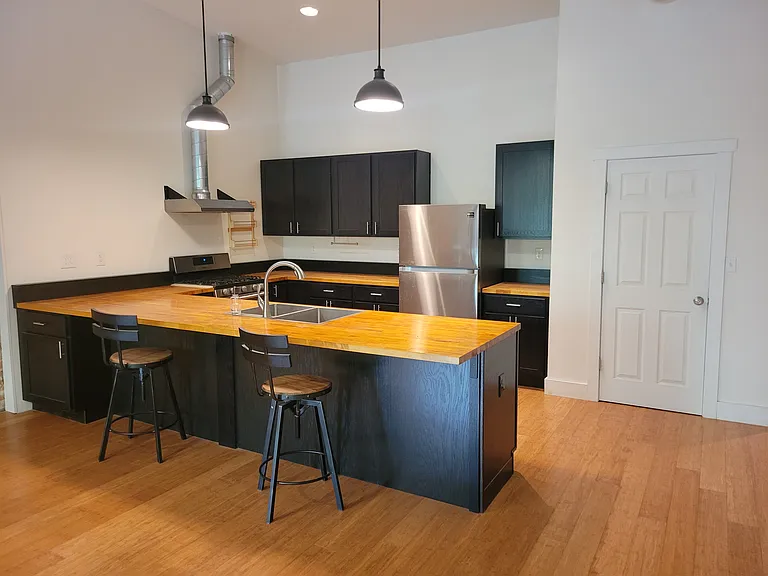 16 1/2 N Washington St — Photo 3