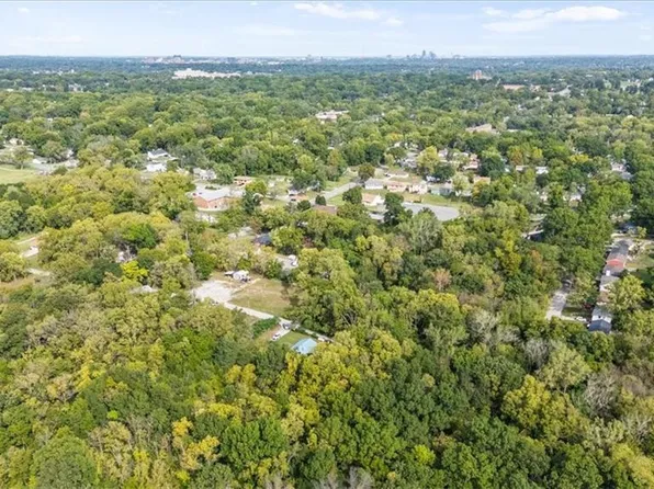 3913 E 73rd St, Kansas City, MO 64132