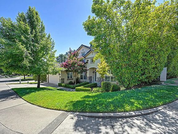 3rd image of 5825 Oak Place Ct
