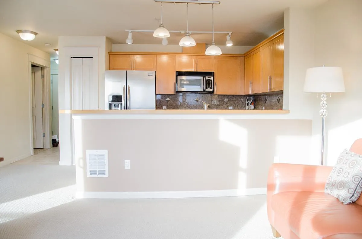 326 Queen Anne Ave N — Photo 2