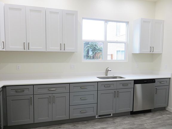 5th image of 703 S Ainsworth Ave