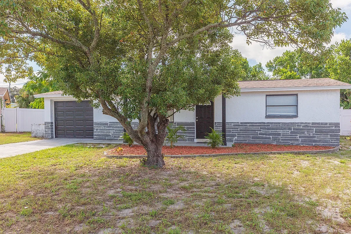 12806 Vassar Ct — Photo 3