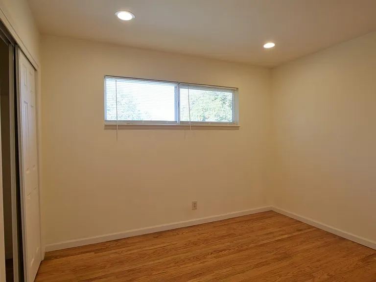 4453 McKinnon Dr — Photo 7