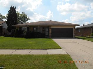 13722 Canterbury Dr, Sterling Heights, MI 48312