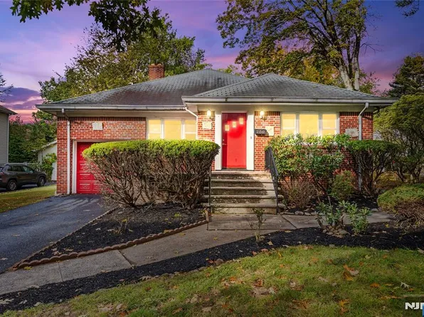 280 Knickerbocker Rd, Closter, NJ 07624
