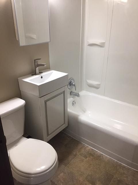 2nd image of 120 8th Ave SE