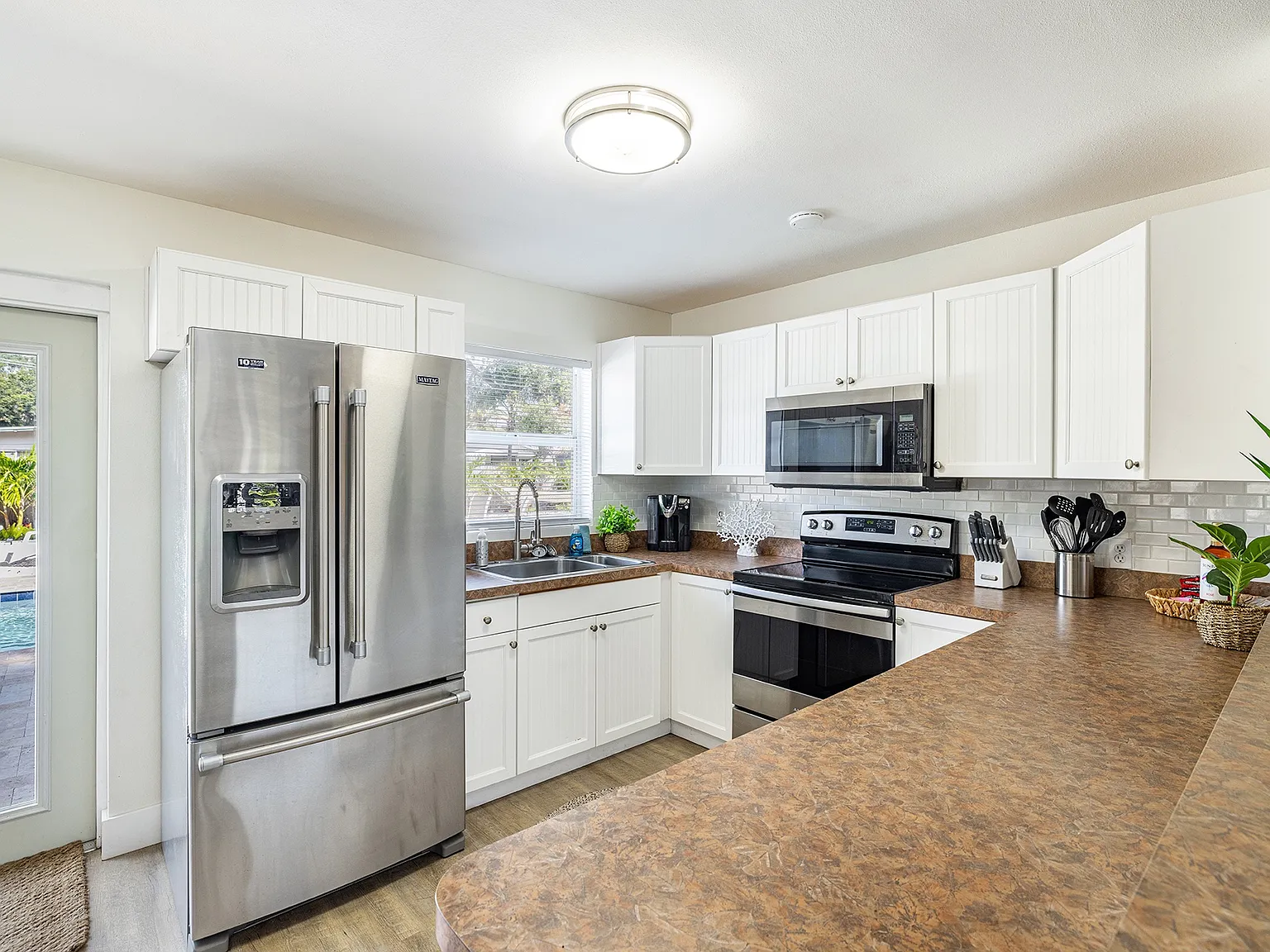 3 bed, 1.5 bath, 1100 sqft, $3,100 — Photo 2
