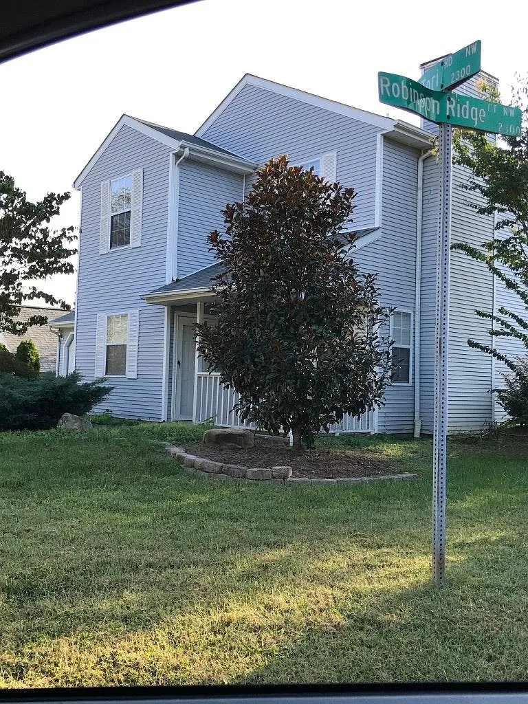3 bed, 2.5 bath, 1344 sqft, $2,100 — Photo 1