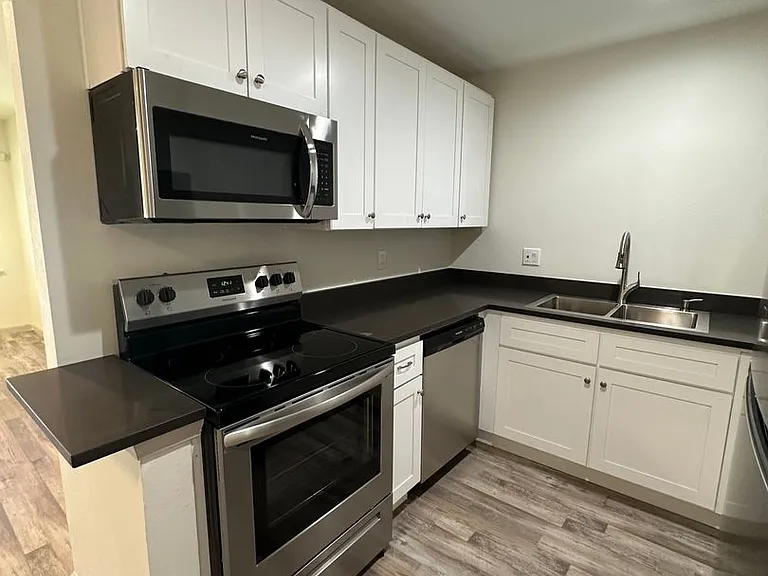 5006 Gaston Ave — Photo 5