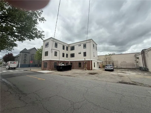 531 Smith St, Providence, RI 02908