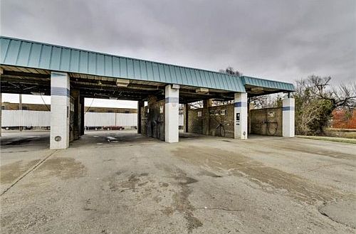 4th image of 601 W Arkansas Ln