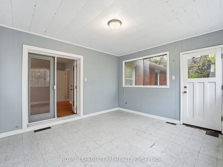 49 Crownhill St — Photo 17