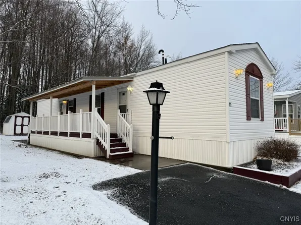 11 Germond Dr, New Hartford, NY 13413