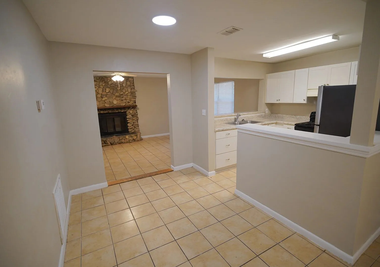 3 Bed / 2 Full Bath Home off Orange Ave — Photo 4