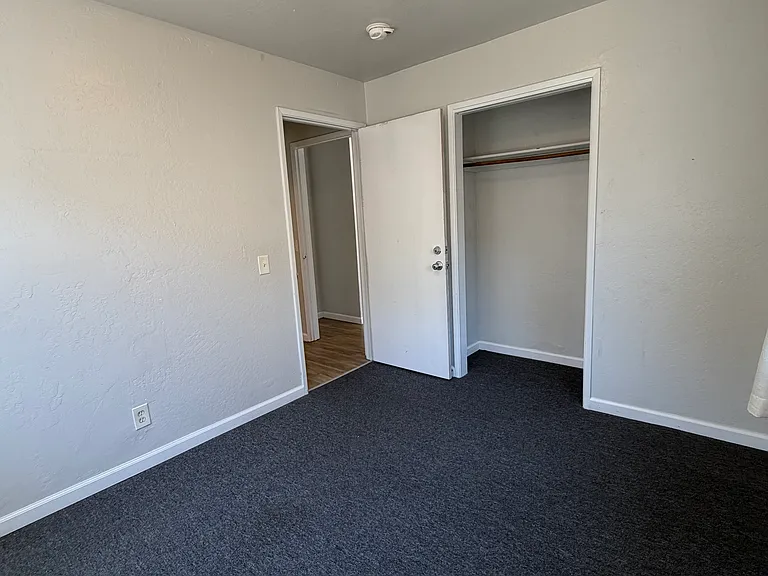 1829 Kinsley St — Photo 35