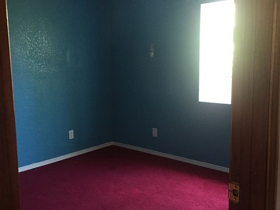3rd image of 824 W Alondra Blvd
