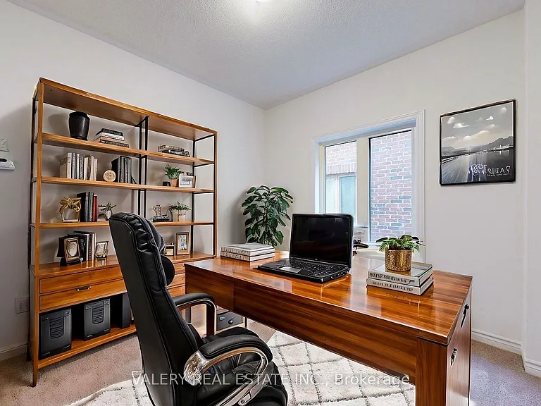 223 Ridley Cres — Photo 15