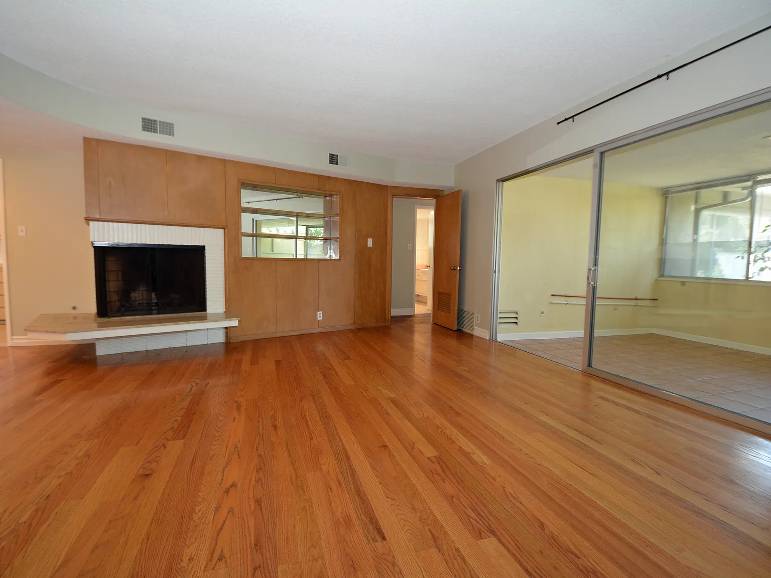 2 bed, 1.5 bath, 1191 sqft, $3,000 — Photo 4