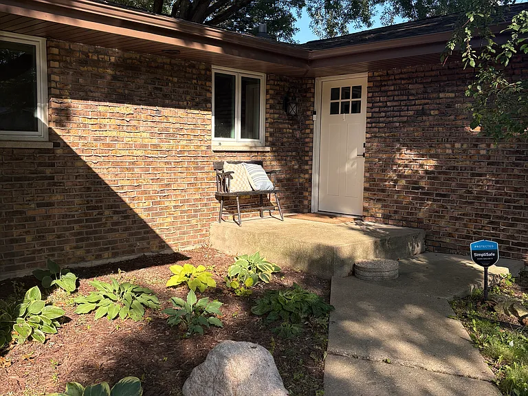 1011 Pine Valley Dr — Photo 1