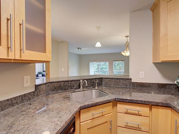5th image of 4350 W Lake Sammamish Pkwy SE #B134