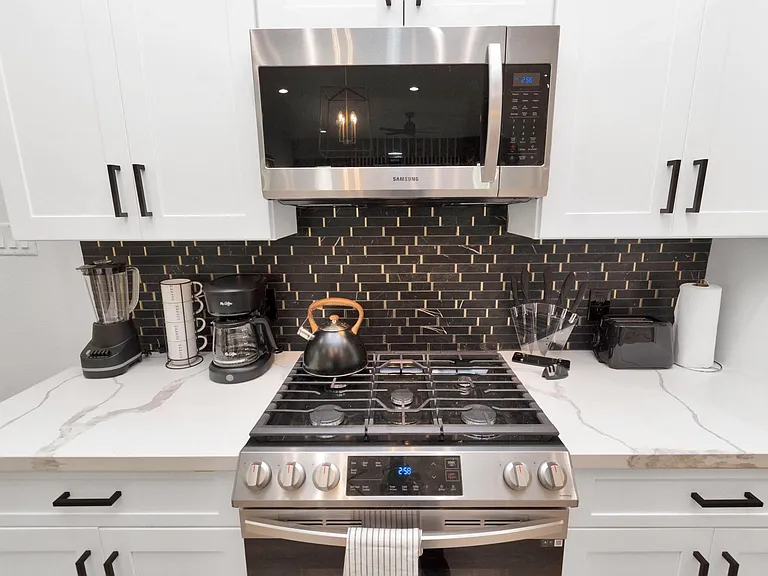 5308 Denmark St — Photo 15
