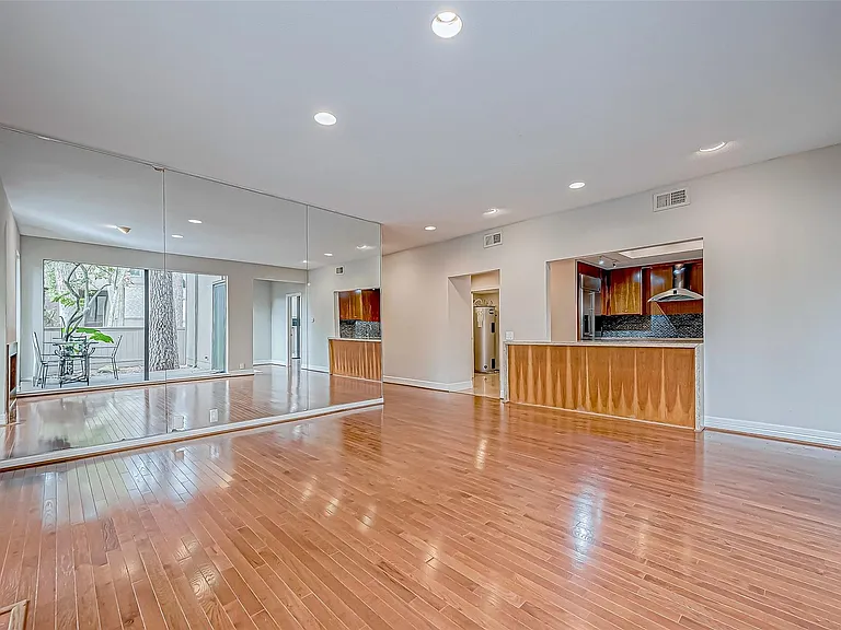 316 Litchfield Ln — Photo 6
