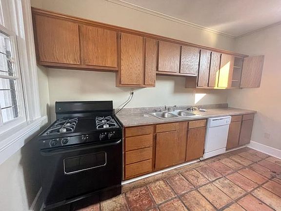 3rd image of 1206 Burdette St #4