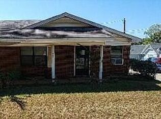 908 Birch St, Palestine, TX 75801
