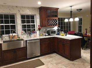 9018 Streamview Ln, Vienna, VA 22182