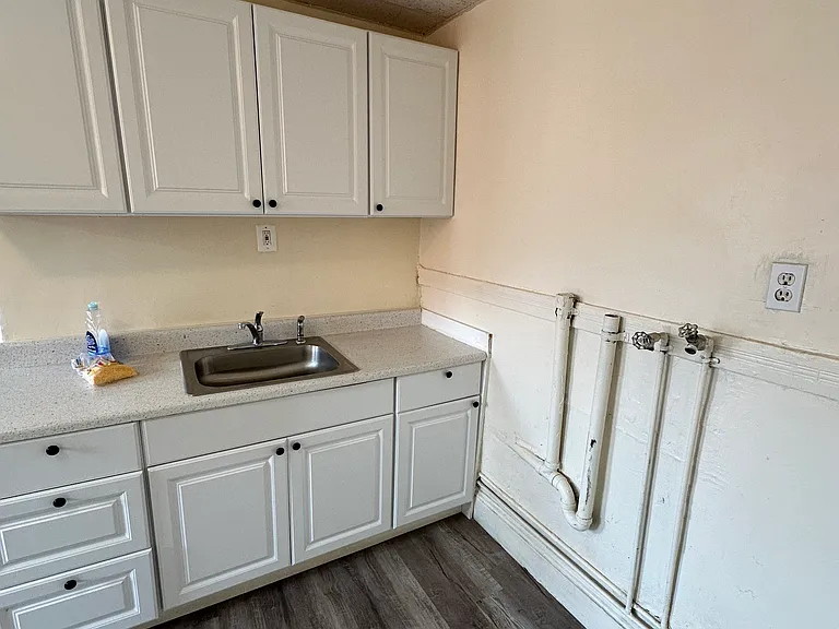27 Mortson St #3E — Photo 2