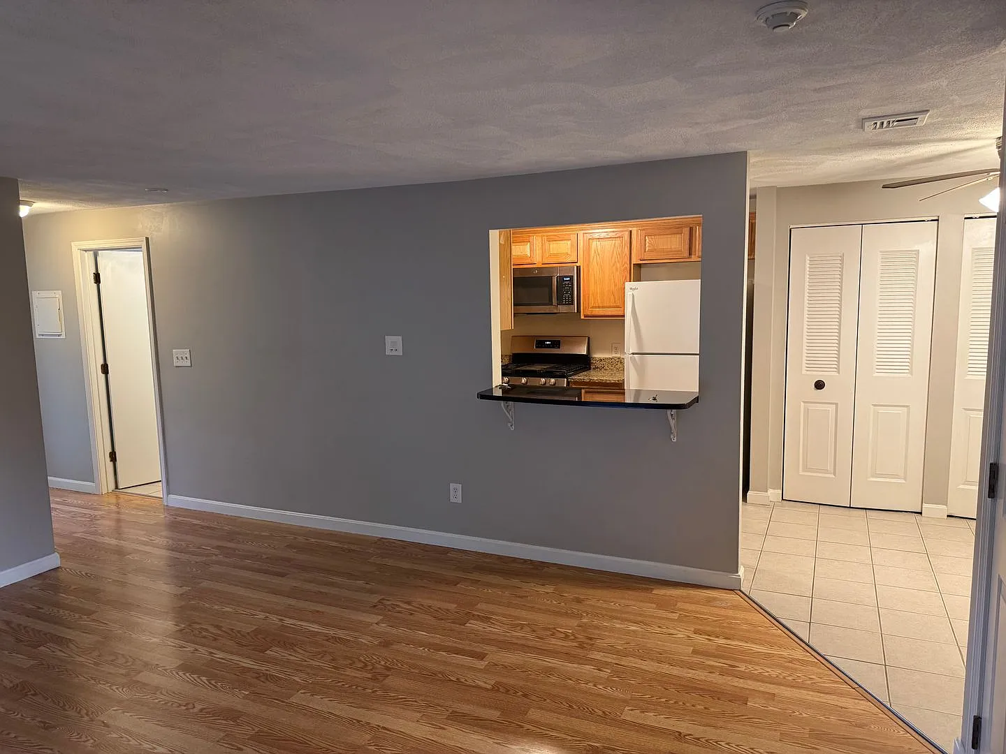 2 Bedroom Condo for Rent - Tyngsboro — Photo 2