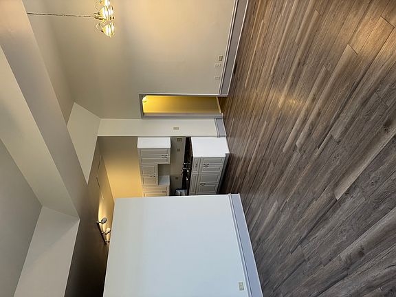 2nd image of 204 E Washington St #204