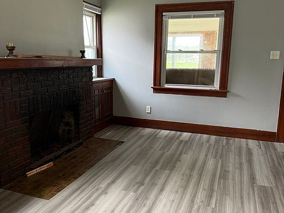 3rd image of 712 Western Ave