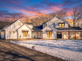 3483 Windwheel Point Dr, Pinckney, MI 48169