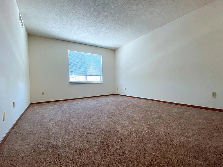 9741 Grand Ave S — Photo 39