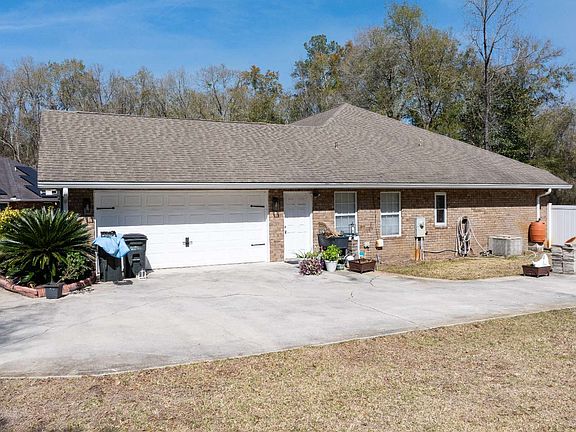 5th image of 103 SW Woodleaf Ct