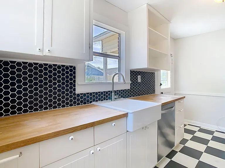 401 E Lambright St — Photo 15