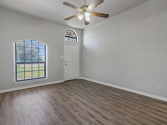 4th image of 406 Graham St