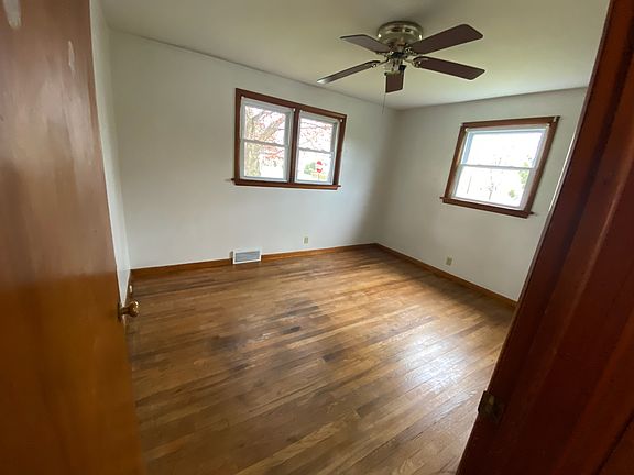 3rd image of 1562 W 23rd St