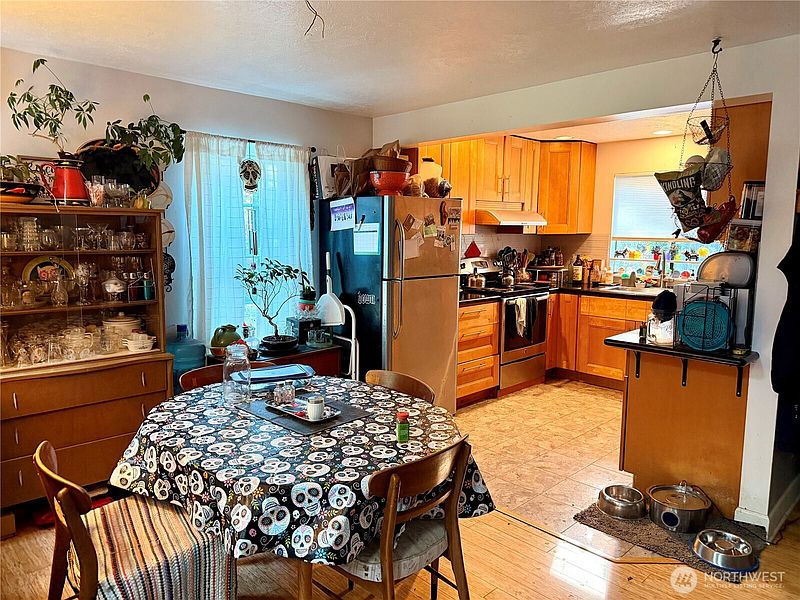 5th image of 5040 SW Lake Helena Road