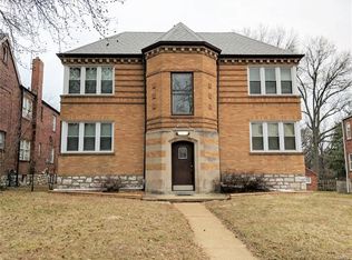 3944 Canterbury Dr, Saint Louis, MO 63121