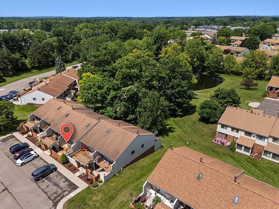 1st image of 25664 Lexington Dr Unit 4