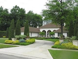 4th image of 32360 Nottingham Dr
