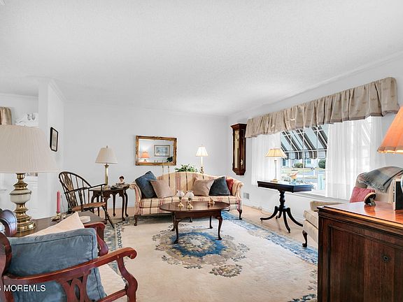 3rd image of 54 Sleepy Hollow Drive