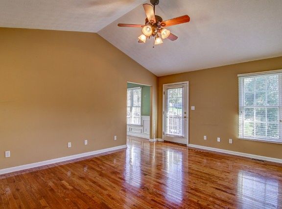4th image of 1009 Carrington Ct