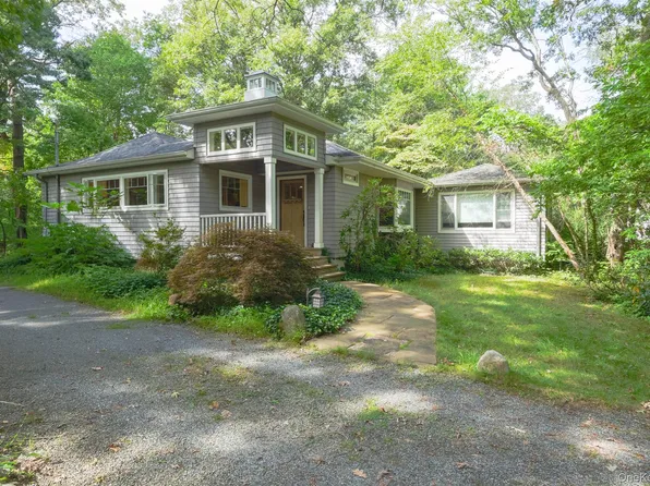 9 Oleander Dr, Northport, NY 11768
