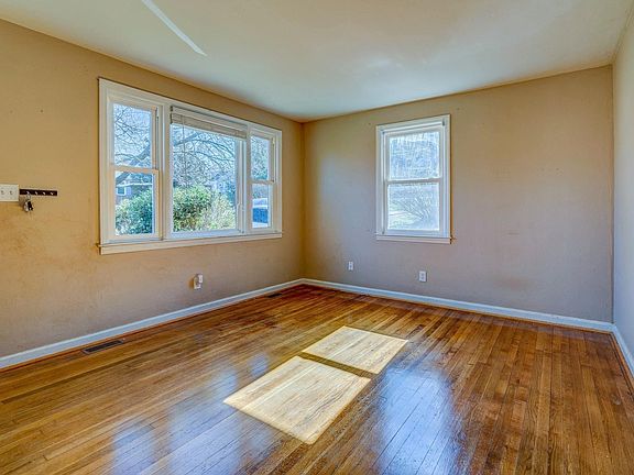 4th image of 2508 Averett St NW