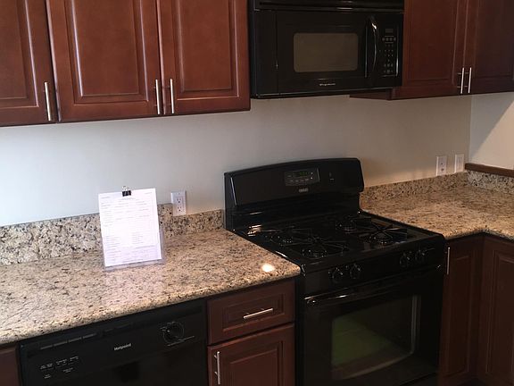 5th image of 624 E Cedar Ave APT D